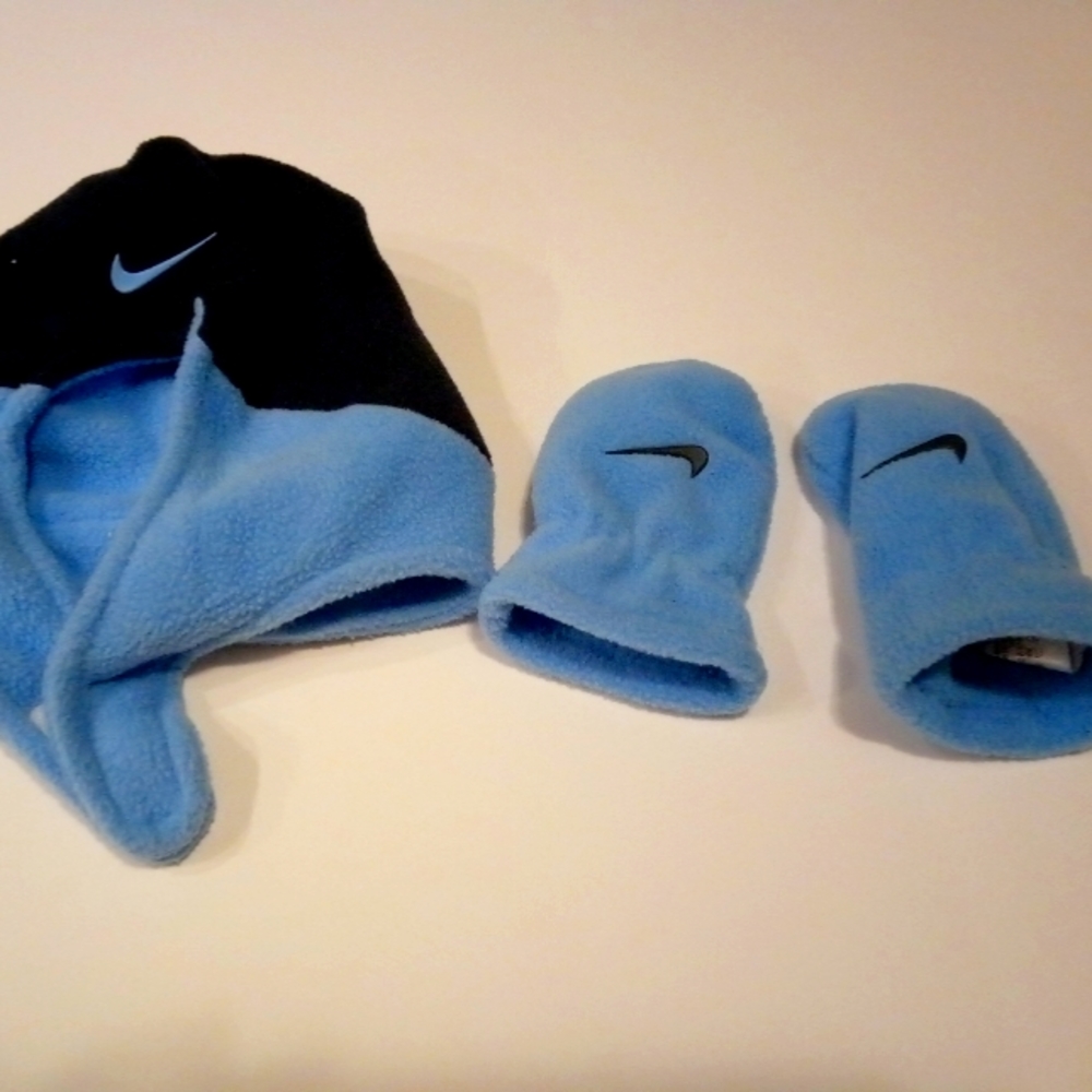 Nike Infant Hat and Gloves Set